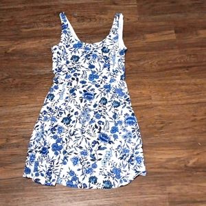 Brand Divided size 8 white and blue